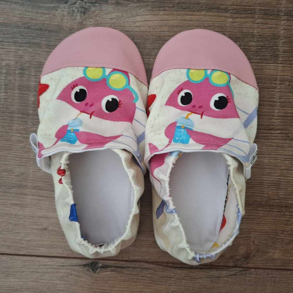 Otroški copati - Baby Shark roza