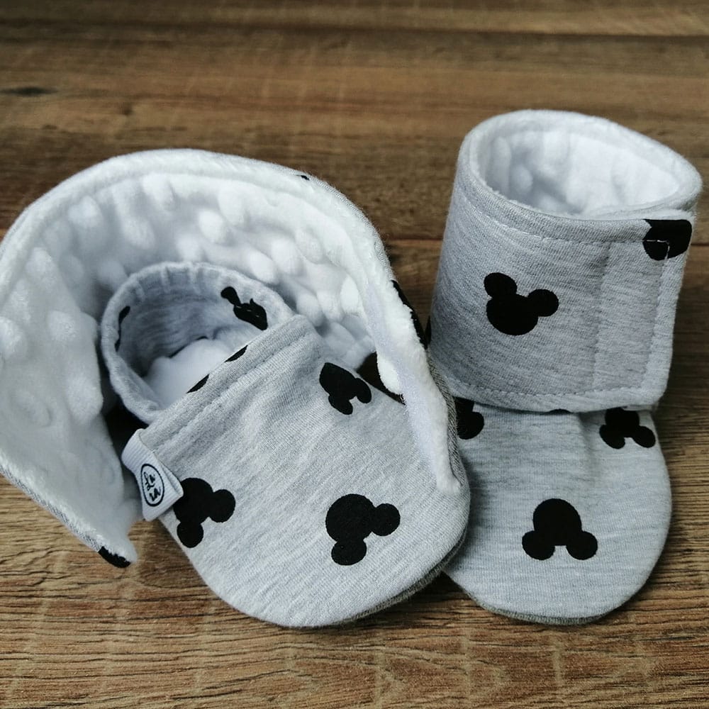 Topli škorenjčki - Črne Miki miške na sivi
