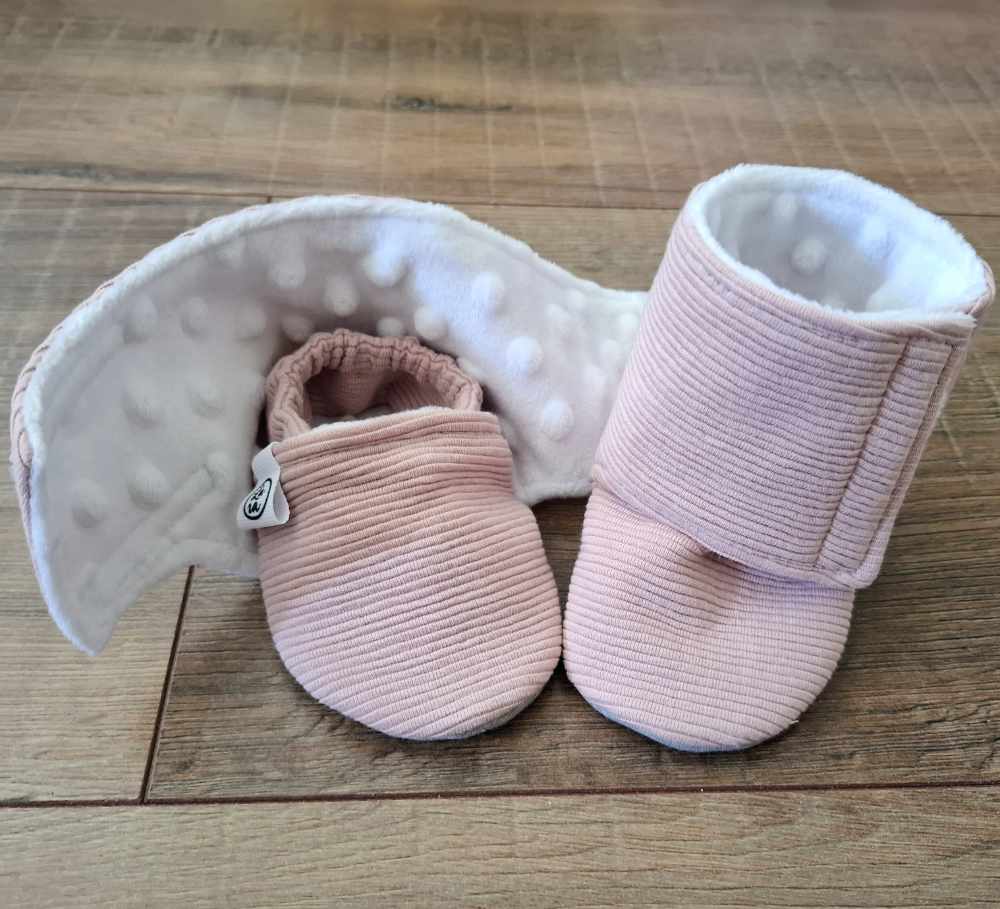 Topli škorenjčki - Puder roza rebrasta, št.: 6-9m